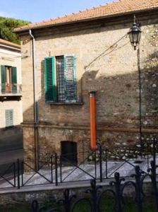 GIULIANOVA: CENTRO STORICO MOLTO APPROSSIMATIVO CON CANNA FUMARIA ALL'ARANCIO